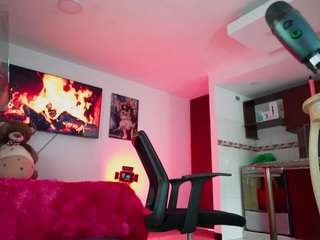 girl-hotbicth Live Webcam on CamSoda