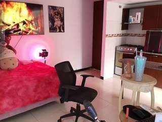 girl-hotbicth Live Webcam on CamSoda
