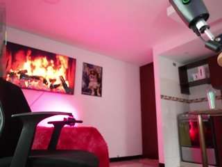 girl-hotbicth Live Webcam on CamSoda
