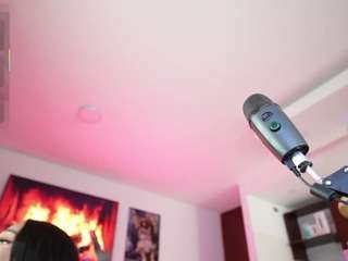 girl-hotbicth Live Webcam on CamSoda