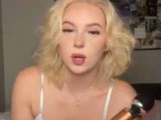 kinsleykarter19 Live Webcam on CamSoda