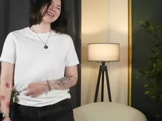 QuennaDowe's Live Sex Cam Show