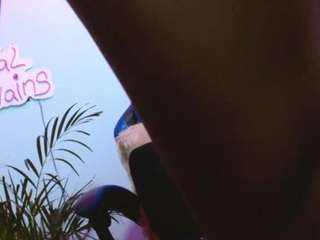 crystalevains Live Webcam on CamSoda