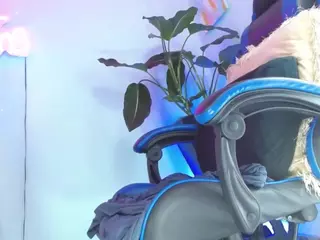 crystalevains's Live Sex Cam Show