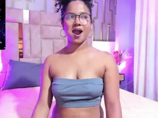 emma-arias's Live Sex Cam Show