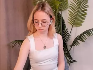 LinetteHartill's Live Sex Cam Show