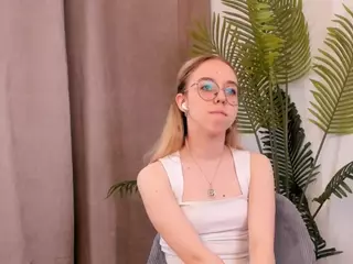 LinetteHartill's Live Sex Cam Show