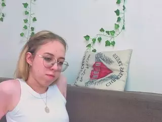 LinetteHartill's Live Sex Cam Show