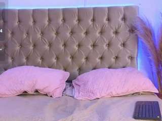 cosmic-brunette webcam