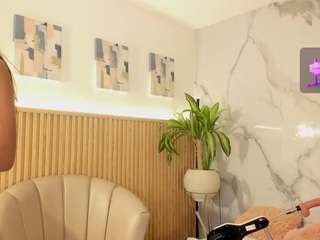 le modèle cosmic-brunette est en webcam porno dans un show sur le site camsoda, il possède les tags suivants: amateur,ride torso,anal,nature,normal,oil,orgasm,pov,public,pussy,sex toys,lovense,sexy,skinny,spank,strip,tease,toys,twerk,wet