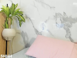 cosmic-brunette webcam