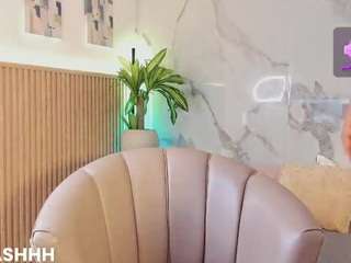 cosmic-brunette's CamSoda show and profile