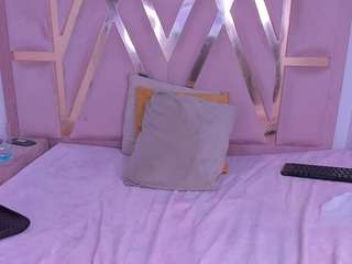 le modèle dannyasm est en webcam porno dans un show sur le site camsoda, il possède les tags suivants: ahegao,orgasm,horny,jerk off instruction,large tits,latina,lingerie,nature,no drinking,no smoking,oil,sex toys,amateur,sexwebcam,sexy,shaved pussy,spank,squirt,strip,tattoos