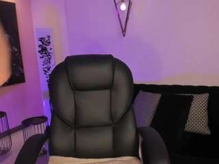 mialaurence's CamSoda show and profile