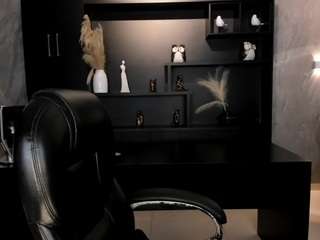 mialaurence