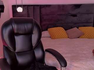 mialaurence live profile