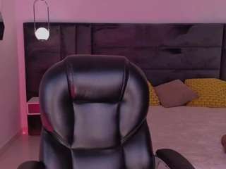 mialaurence live webcam show