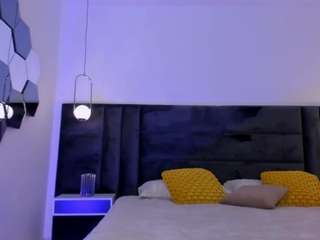 MiaLaurence live webcam show