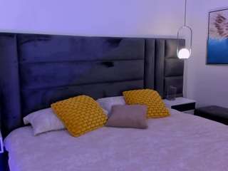 MiaLaurence live webcam show