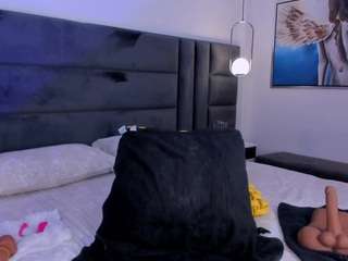 MiaLaurence live webcam show