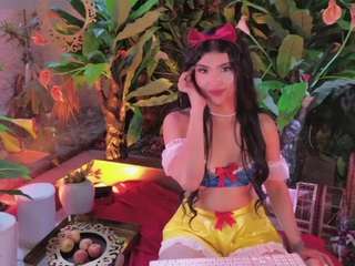 MiaLaurence