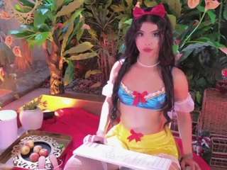 MiaLaurence