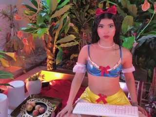 MiaLaurence
