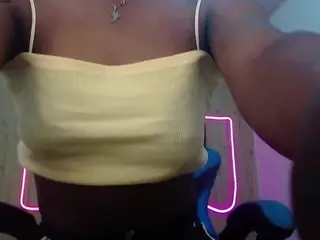 tayra-20's Live Sex Cam Show