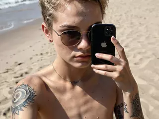 BisexualOllie69's Live Sex Cam Show