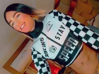 isabellalatingirs webcam