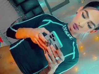 isabellalatingirs Live Webcam on CamSoda