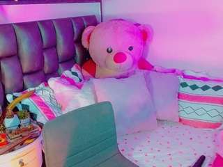 isabellalatingirs's CamSoda show and profile