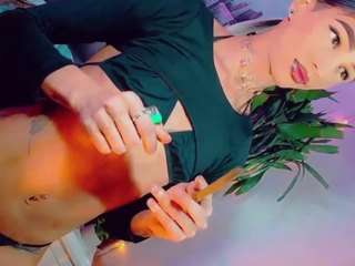 isabellalatingirs's CamSoda show and profile