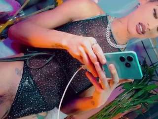 isabellalatingirs's CamSoda show and profile