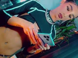 isabellalatingirs webcam