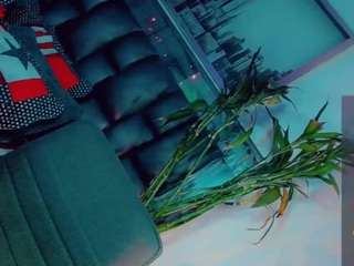 le modèle isabellalatingirs est en webcam porno dans un show sur le site camsoda, il possède les tags suivants: anal toys,blonde hair,cumshot,dirty talk,drinking,ejaculation,facial piercings,green eyes,lean,orgasm,small tits,smoking,spank,tattoos,tease,hd