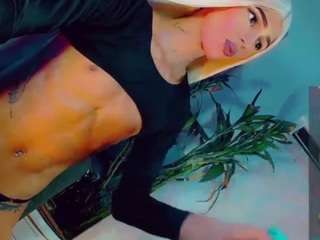 Эта модель сейчас онлайн. isabellalatingirs