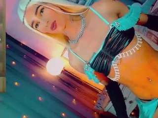 le modèle isabellalatingirs est en webcam porno dans un show sur le site camsoda, il possède les tags suivants: anal toys,blonde hair,cumshot,dirty talk,drinking,ejaculation,facial piercings,green eyes,lean,orgasm,small tits,smoking,spank,tattoos,tease,hd