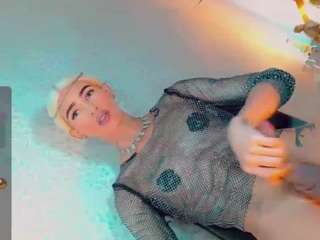 Live cam show with isabellalatingirs