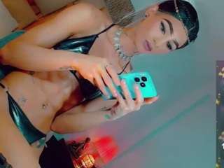 isabellalatingirs live webcam show