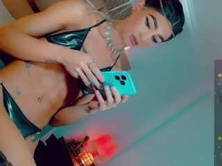 isabellalatingirs live webcam show