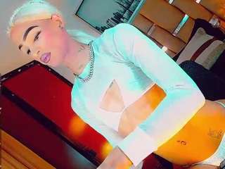 Isabellalatingirs's cam show statistics and live stream