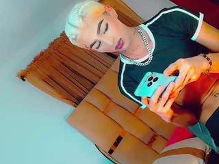isabellalatingirs live cam preview