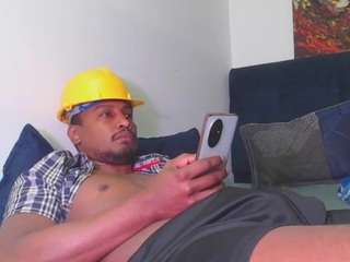 le modèle elcaballeronegro est en webcam porno dans un show sur le site camsoda, il possède les tags suivants: black hair,brown eyes,cock rating,facial,gape,handjob,muscular,orgasm,smoking,tattoos