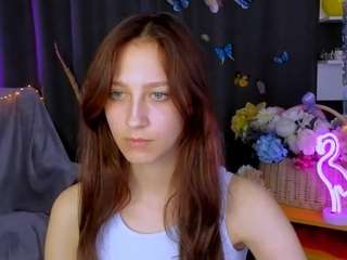  laura-queen chat room