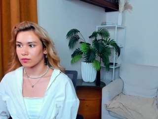 holliscrafton Live Webcam on CamSoda