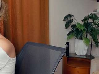  holliscrafton chat room