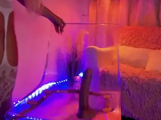 SerraVonde's Live Sex Cam Show