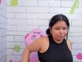 Image 1 of ariamoonn, female webcam model,  years old, on live webcam