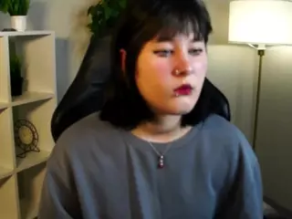 CweneHerrin's Live Sex Cam Show